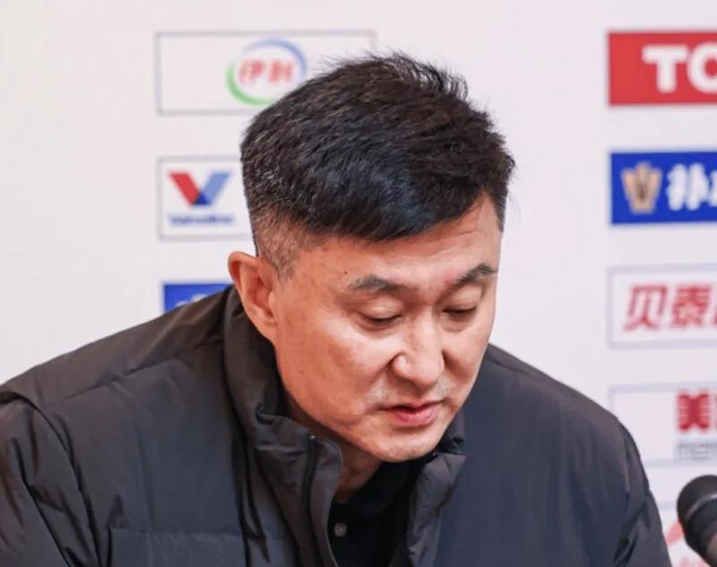 星空体育官网-溃败上海发布会！杜锋直指攻守问题从自身找原因，萨姆纳强调太松