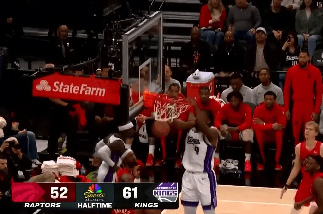 星空体育-半场战报：威少12分&amp;amp;英格拉姆12分，国王半场61-52领先猛龙