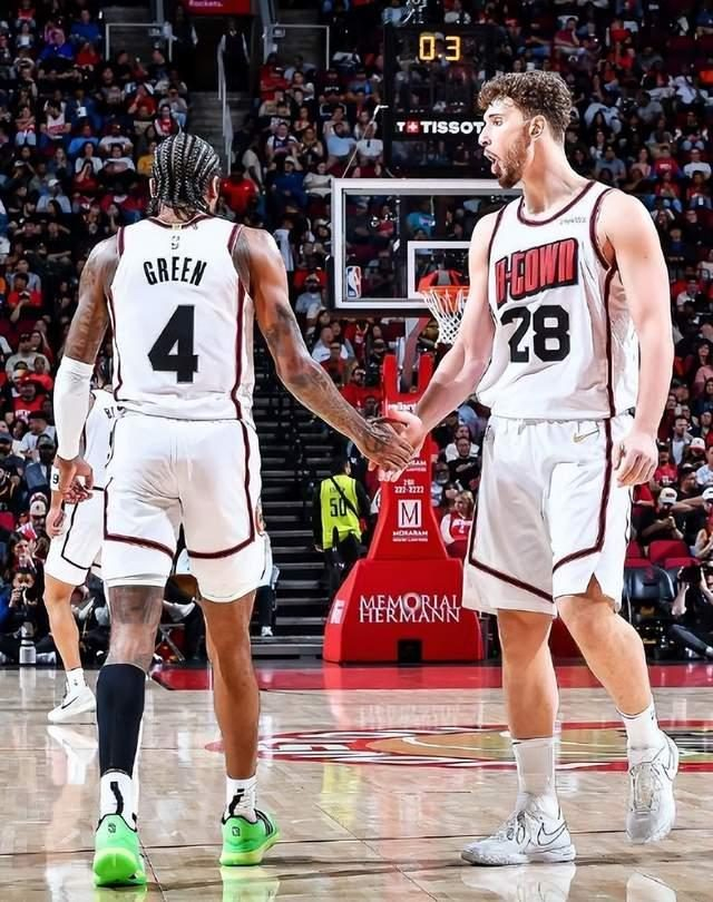 三战砍74分助队全胜！杰伦格林打脸火箭，乌度卡被拆穿|杰伦-格林|雄鹿|森贡|狄龙|体育赛事讨论_新浪体育_新浪新闻